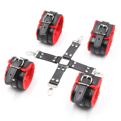 PU-Leder schwarze Bondage Handschellen und Knöchelmanschetten Gürtel Kreuz für BDSM-Erwachsenenspiel