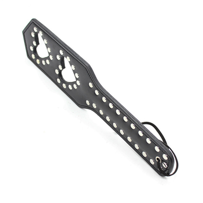 Ein Paar Spielzeug Bondage Herz Hohlleder Nieten Schlagen die Königin Schlagen Schlagen Paddel