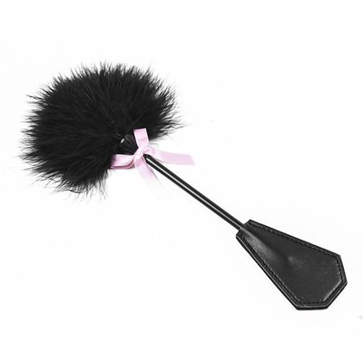 Hintern Massage Stimulator Sinnestraining Doppelgebrauch Pelz Feder Leder Paddel mit rosa Kindly Bowknot Flirten Bondage