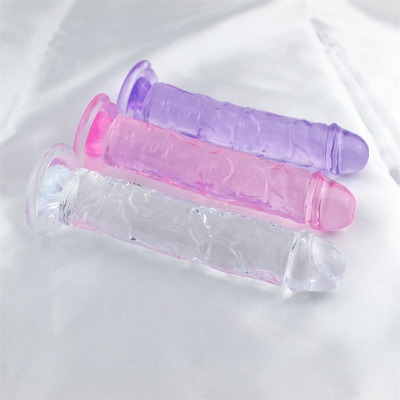 Ein starker Saug-Dildo, ein künstlicher Penis, ein riesiger Dildos für Frauen, ein realistischer Dildo.